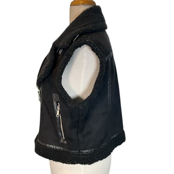 Mark Edwards Studios Sherpa Lined Faux Leather Vest Size Small Black/Silver NWT - Picture 2 of 12